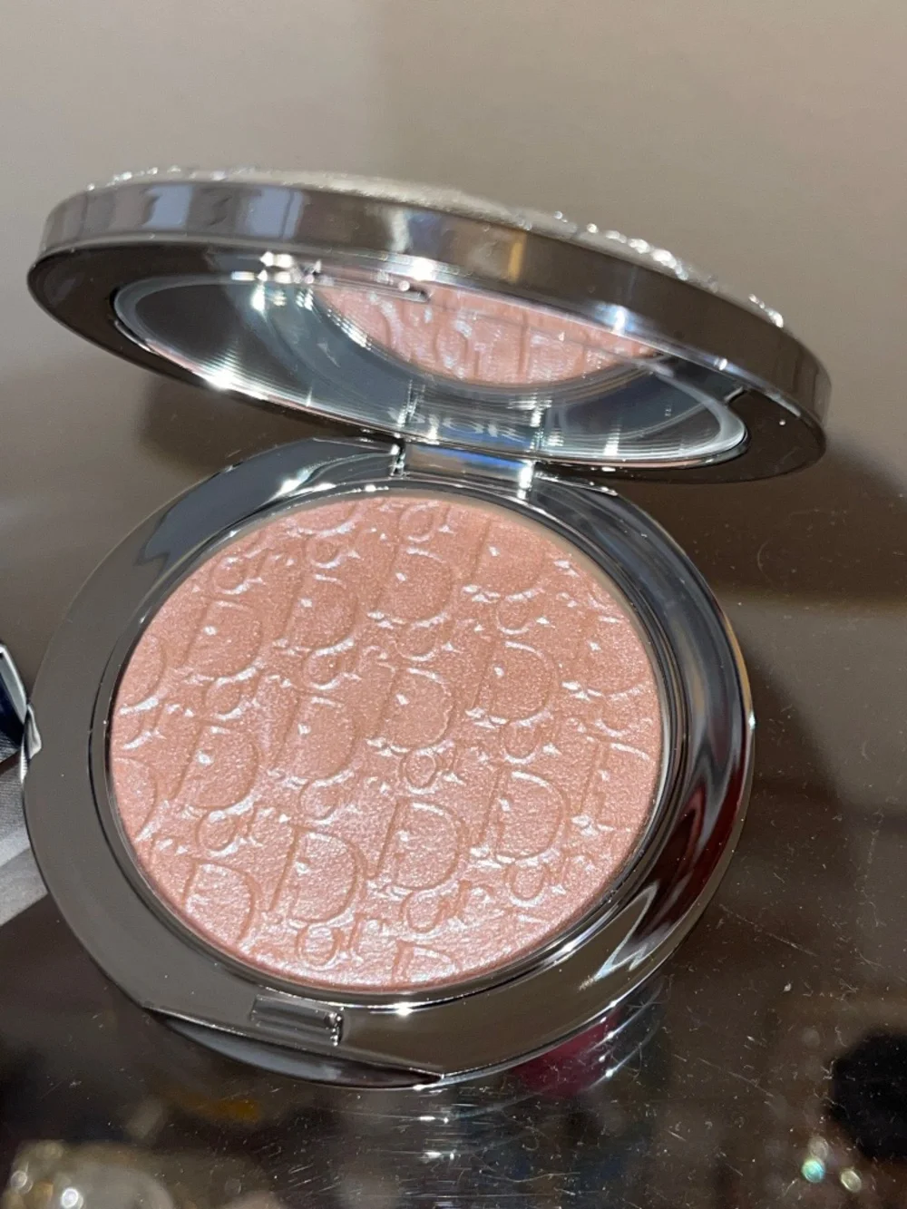 Dior Forever  Glow Luminizer Compact Sugar Cane Color 831